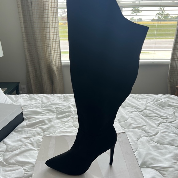 Nine West Brand New over the knee stiletto boot. Wide calf size 10 Black boot - Picture 5 of 7